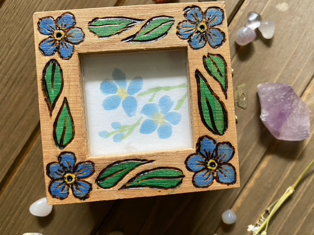 Forget-Me-Not, Small wooden box