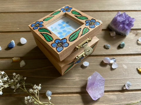 Forget-Me-Not, Small wooden box