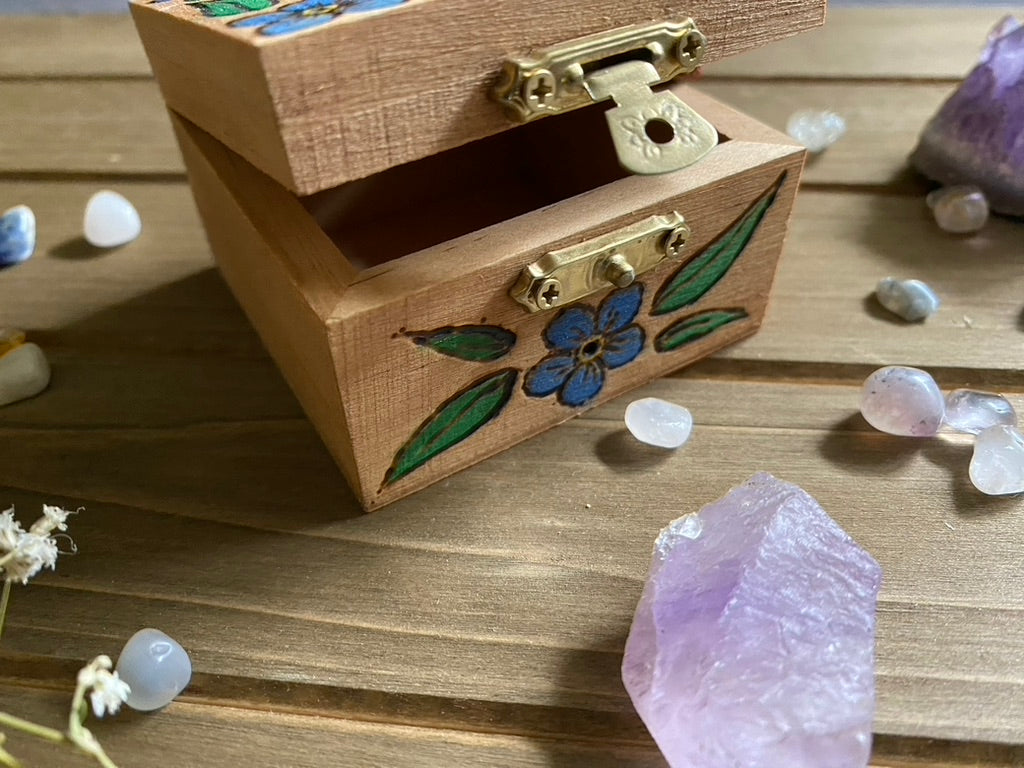 Forget-Me-Not, Small wooden box